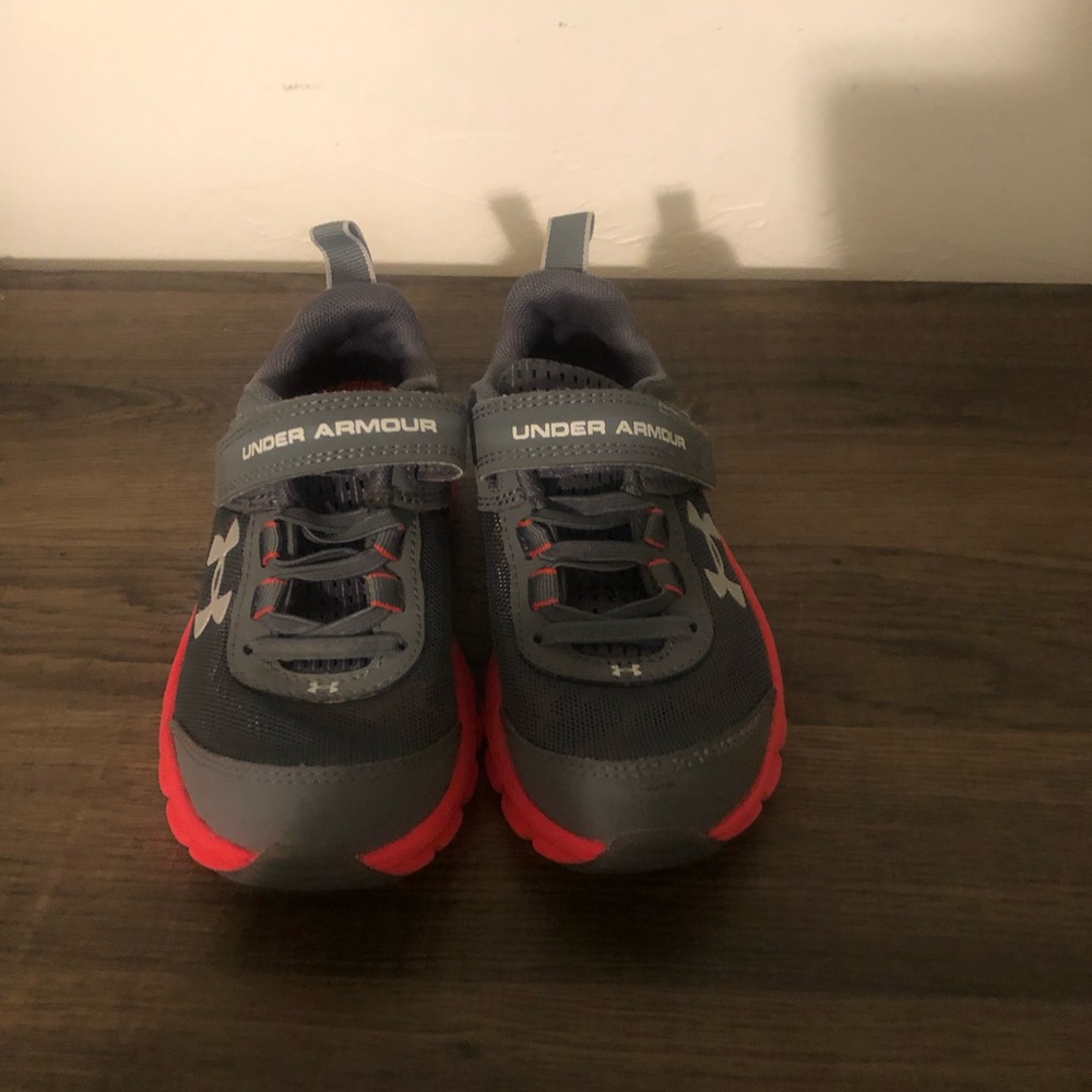 Boys 11 Under Armour shoes